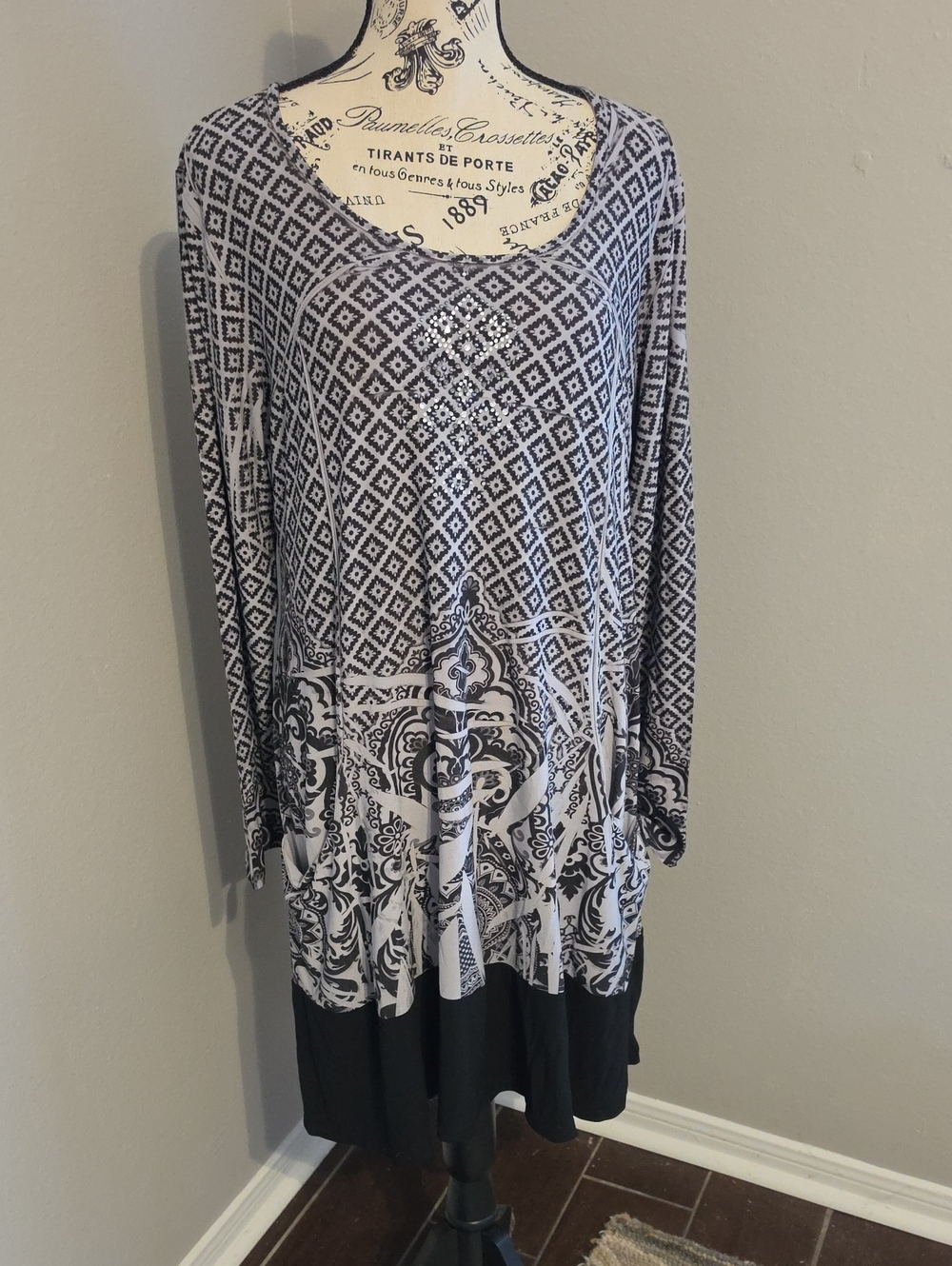 Women's Cover Charge Black and White Patterned Long Sleeve Tunic Top Size Large